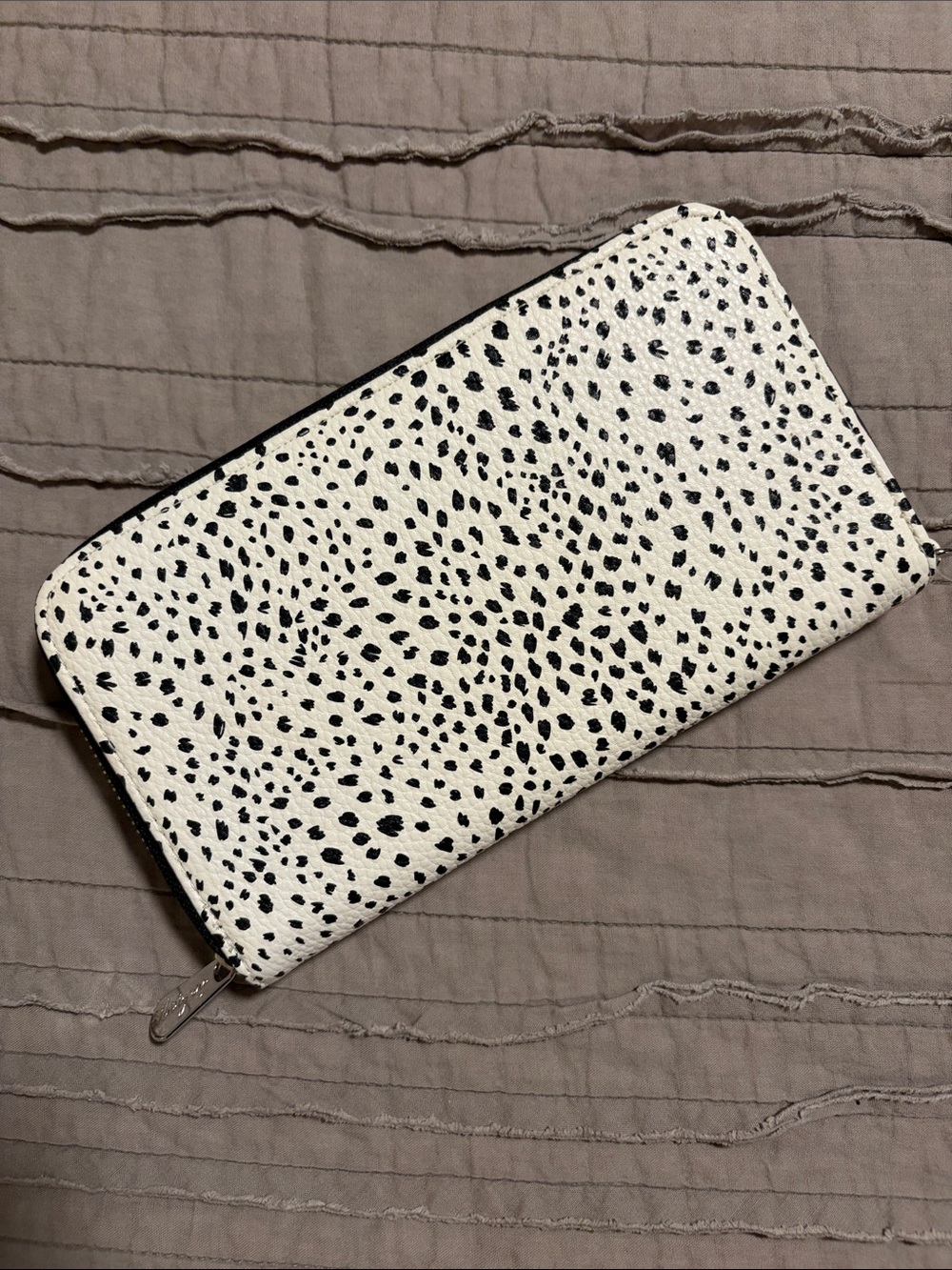 Thirty One Wallet - White and Black